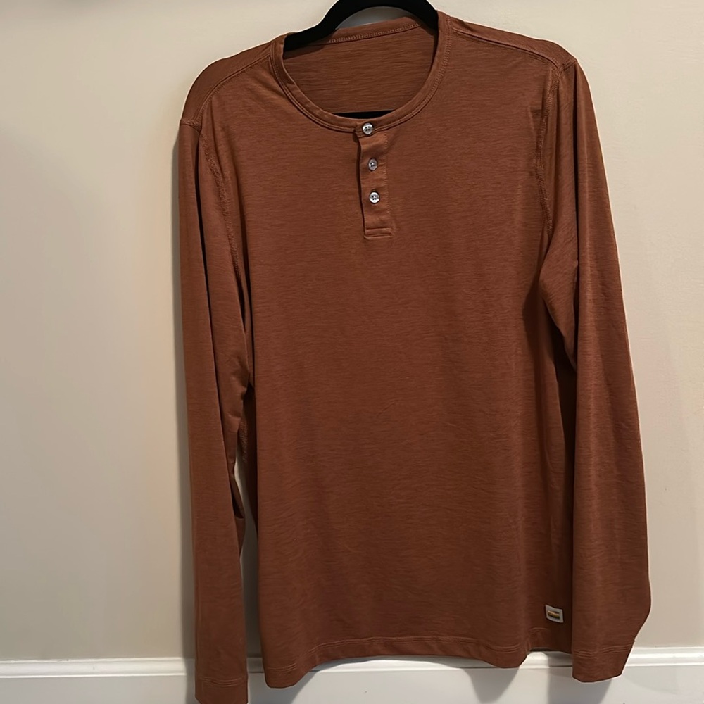 VUORI Long-Sleeve Ever Henley tee men’s size Large CEDAR